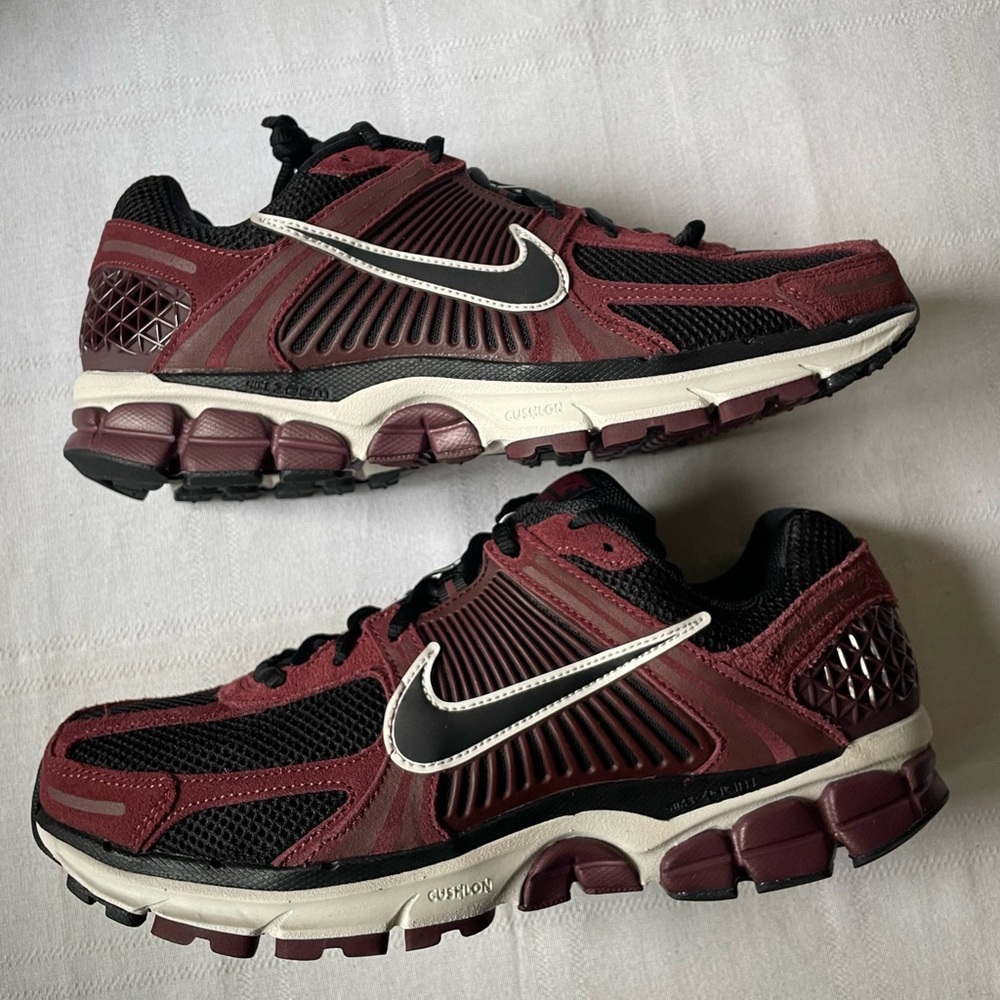 Nike Zoom Vomero 5 Dark Team Red White Black Sneakers Men's Size 11 HF1553-601 - Picture 6 of 8